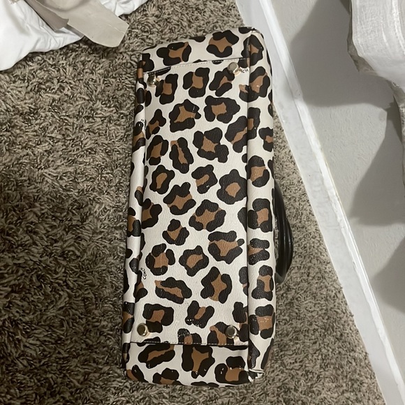 Caoch used 3 times only - Picture 3 of 3